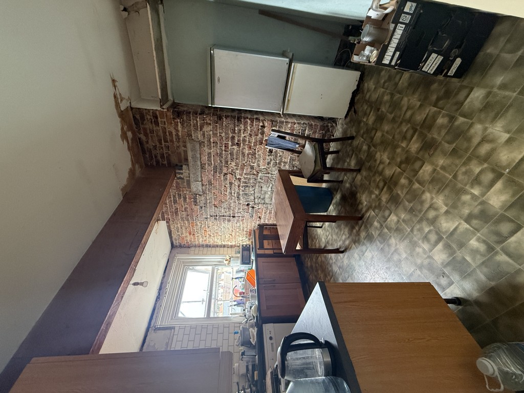 Lot: 44 - MIXED RESIDENTIAL AND COMMERCIAL BUILDING WITH POTENTIAL - Kitchen with exposed brick and kitchen cabinetry